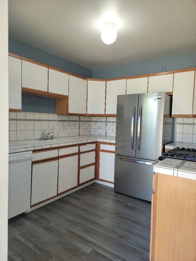 Building Photo - Renovated 2bd/1bth Single Family Home in R...
