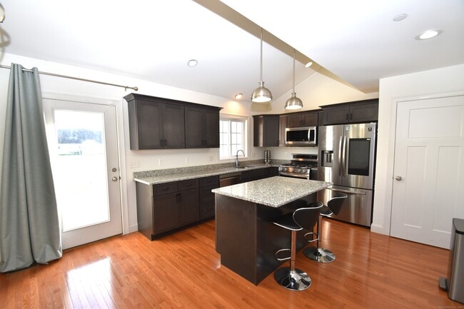 Building Photo - 501 Old Village Cir