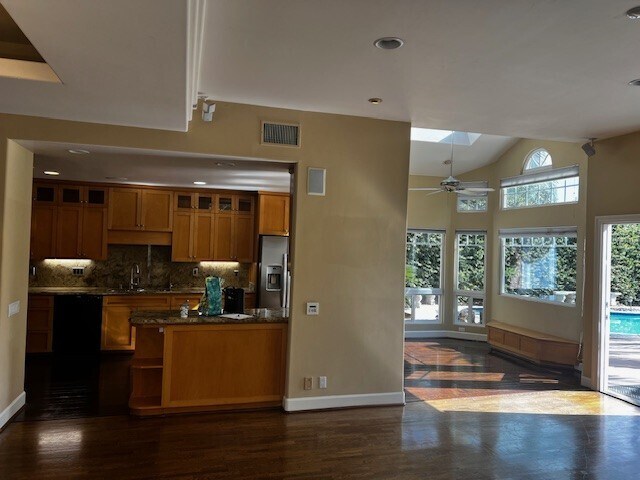 Building Photo - 2211 Cecelia Ter