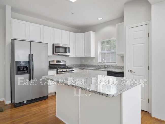 Building Photo - 6100 Newport Terrace