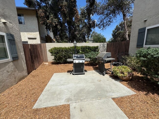 Building Photo - 2 Bedroom - 2 Bathroom ground level