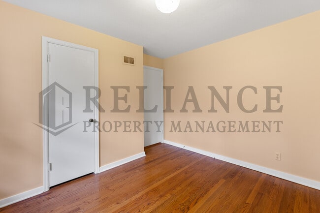 Building Photo - 1014 N Yale Ave