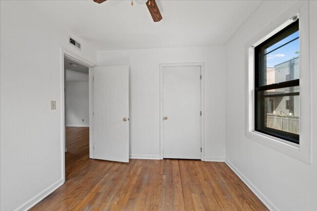 Building Photo - 306-306 E 19th St