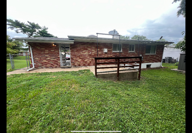 Building Photo - 448 Terryville Dr