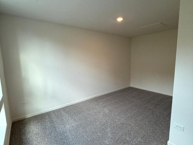 Building Photo - 347 Summit Cir