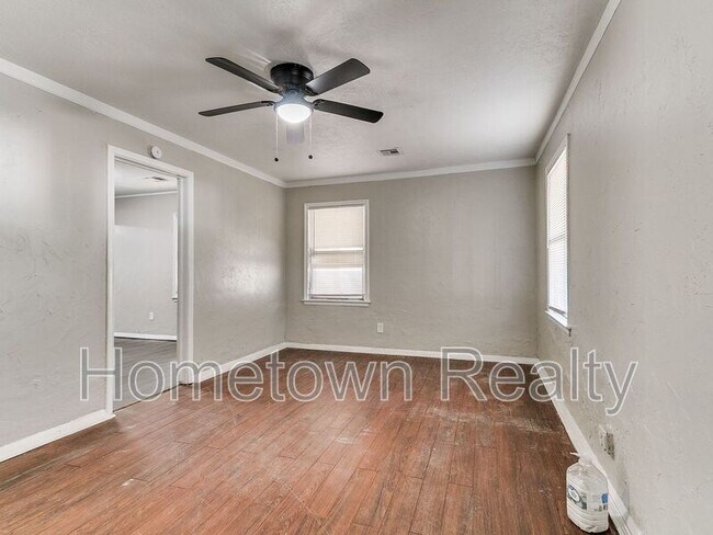 Building Photo - 220 E Jacobs Dr