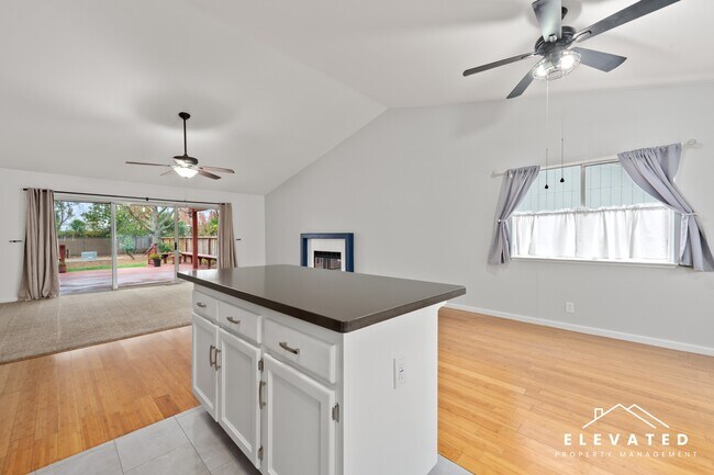 Building Photo - 2529 Buss Dr