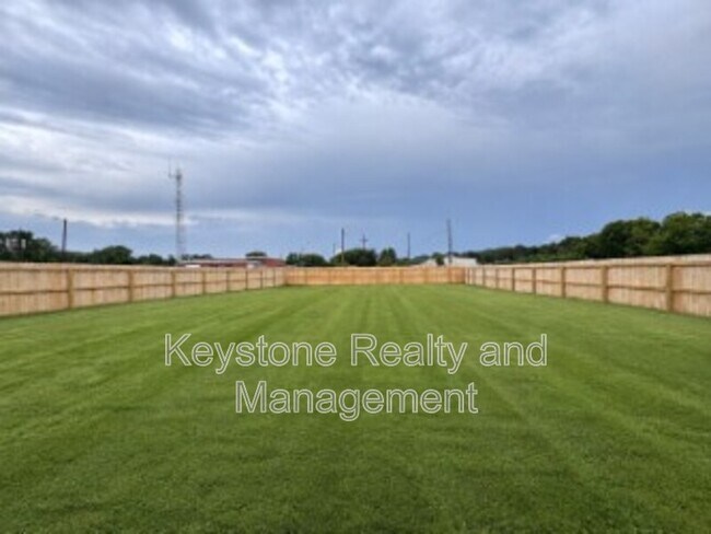 Building Photo - 605 Colonelette Dr