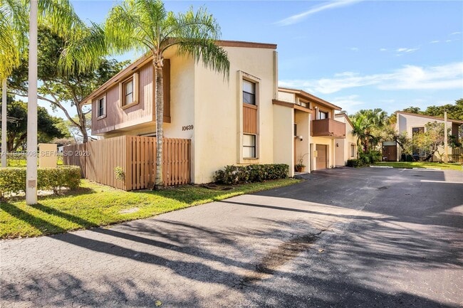 Building Photo - 10639 SW 113th Pl