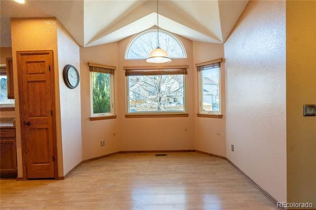 Building Photo - 2323 Dogwood Cir