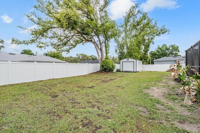 Building Photo - 106 1st Ave NE