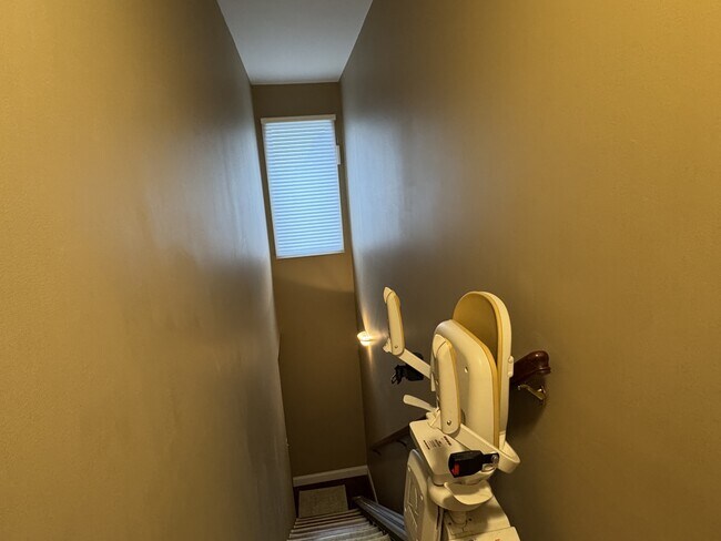 Building Photo - 128 Bokoshe Cir