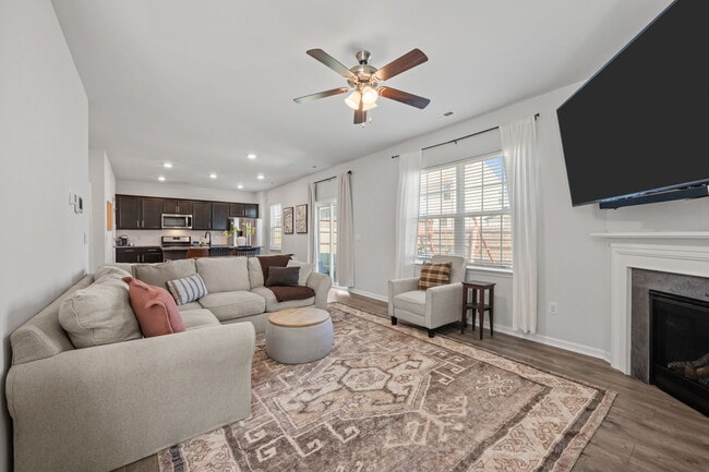 Building Photo - 1009 Chiles Dr