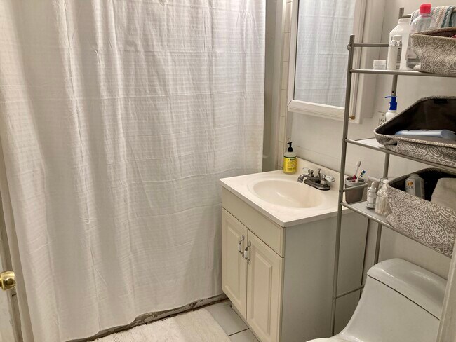 Building Photo - 55 Egmont St