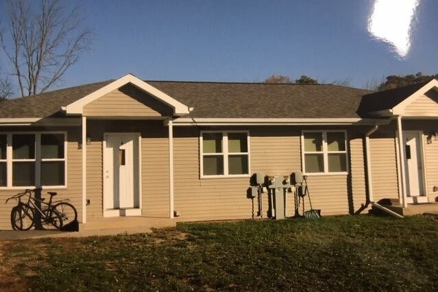 Primary Photo - 995 Fox Ridge Rd