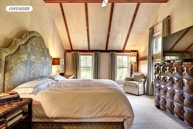 Building Photo - 245 Narrow Ln E