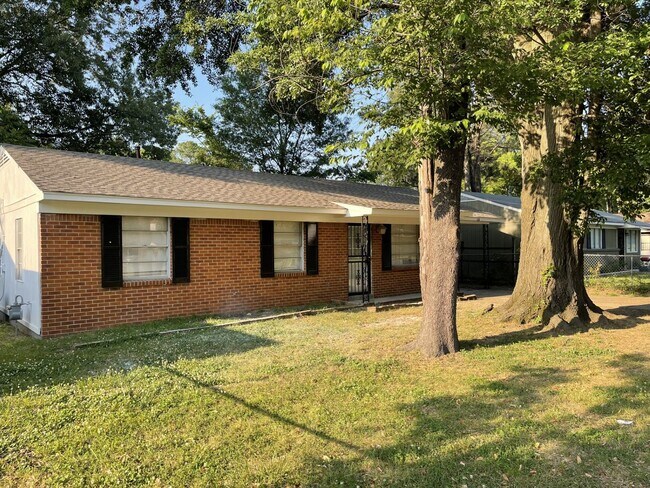 Building Photo - 618 Frayser Dr
