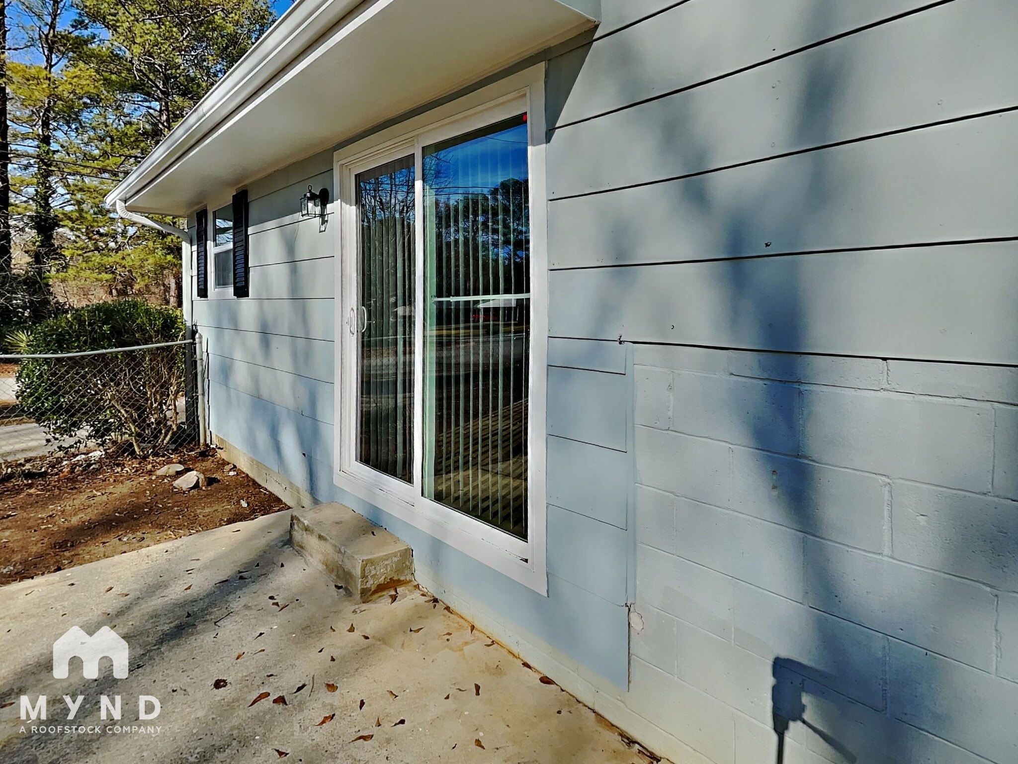 Building Photo - 1573 Lamont Ave