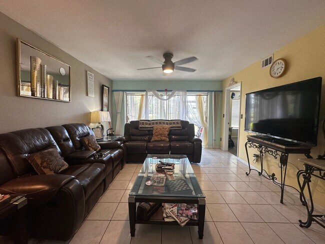 Building Photo - 1448 Churchill Cir