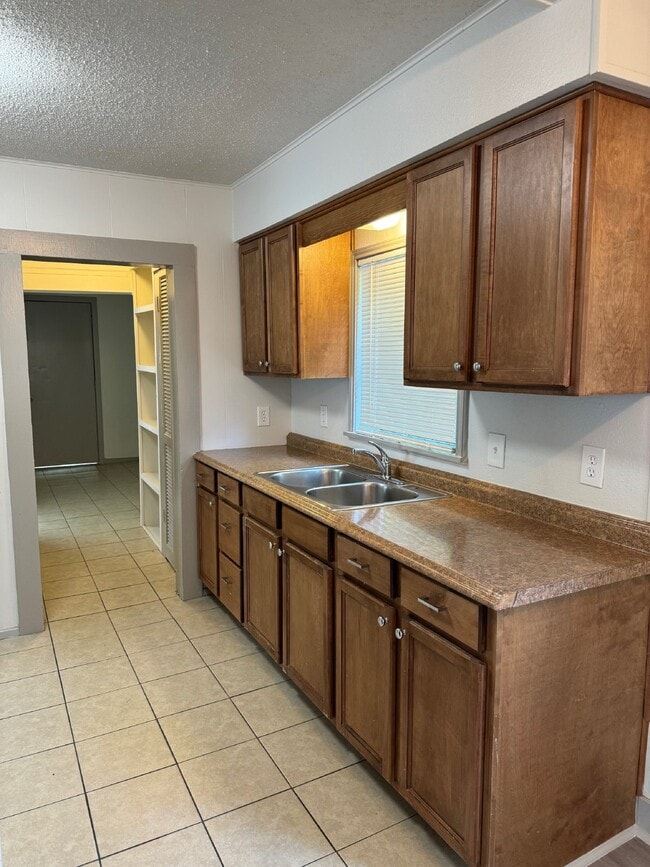 Building Photo - "Charming 2-Bedroom Home – Cozy and Comfortable 759 Sq Ft Living!"