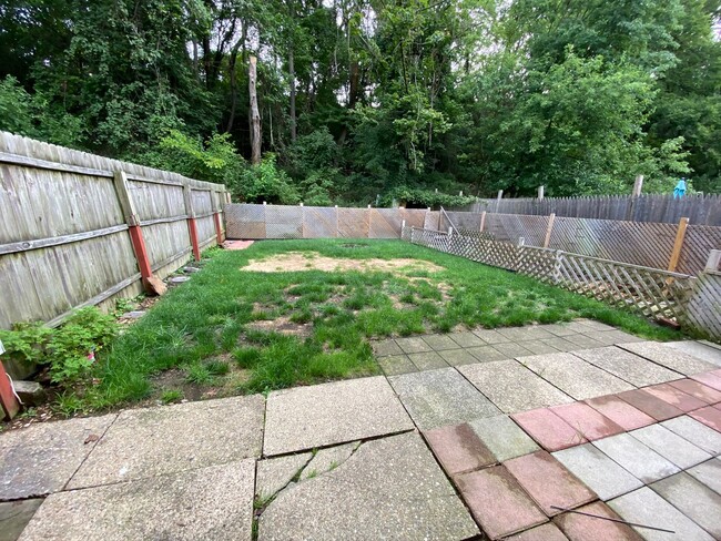 Building Photo - Gorgeous 3 Bedroom Duplex in Castle Shanno...