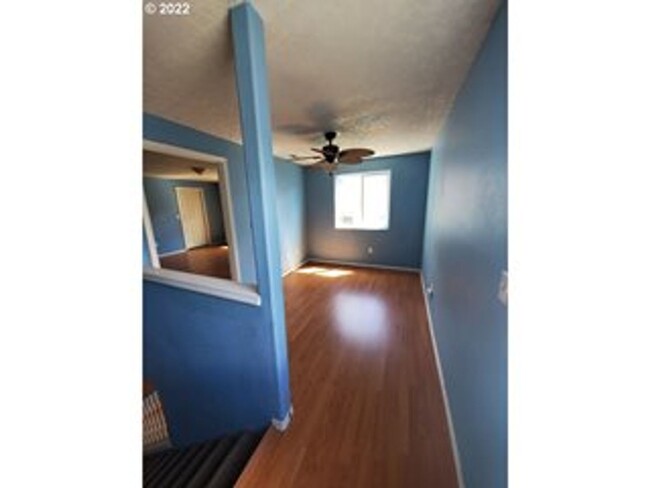 Building Photo - 3 Bedroom Fairview Home, Close to Blue Lak...