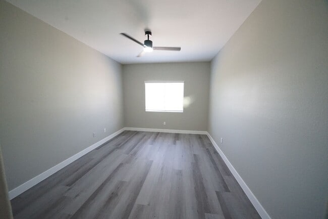 Building Photo - 5655 E Sahara Ave