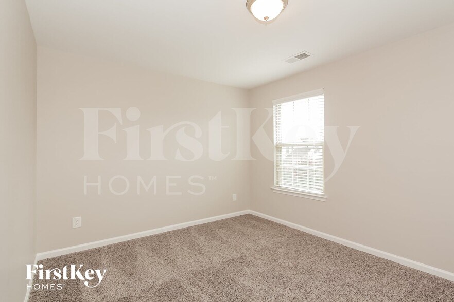 Building Photo - 124 Alborn Dr