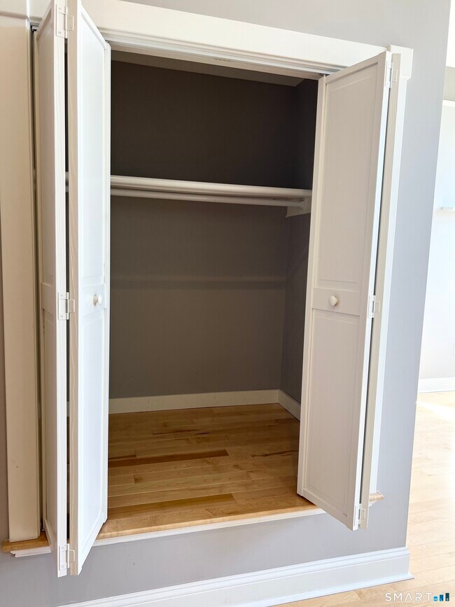 Building Photo - 353 Main St