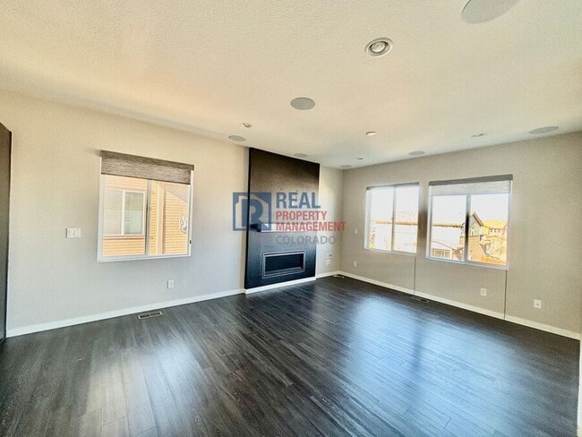 Building Photo - 14381 Mosaic Ave