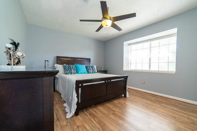 Building Photo - 4866 Milwee St