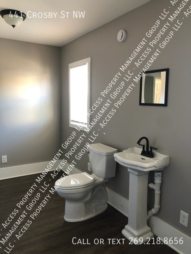 Building Photo - 441 Crosby St NW