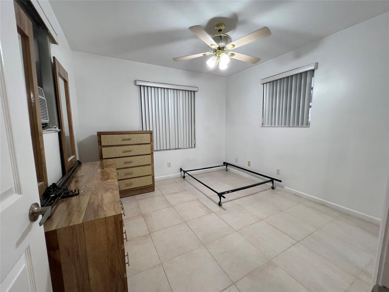 Building Photo - 7400 SW 37th Ct