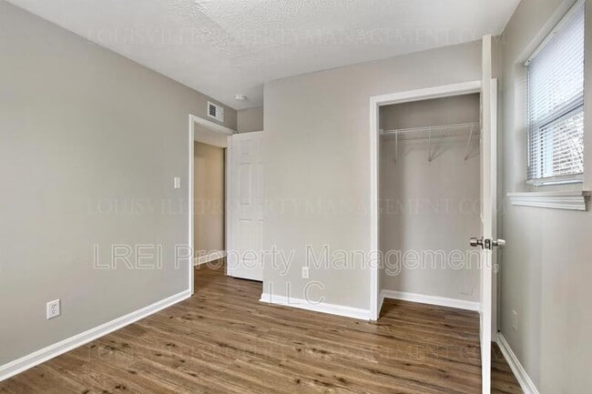 Building Photo - 8003 Grenelle Dr