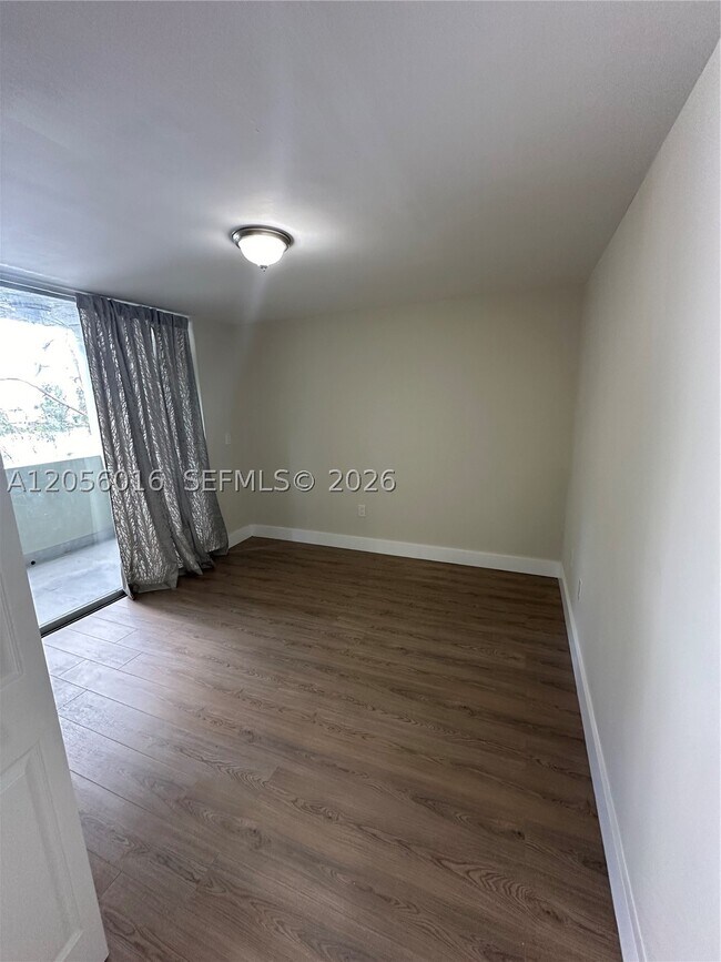 Building Photo - 10090 NW 80th Ct
