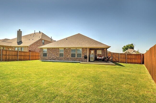 Building Photo - 6004 Fremont Dr