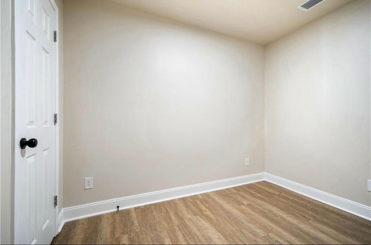 Building Photo - 1704 McGill Ave