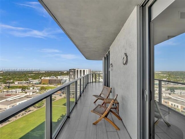 Building Photo - 121 NE 34th St