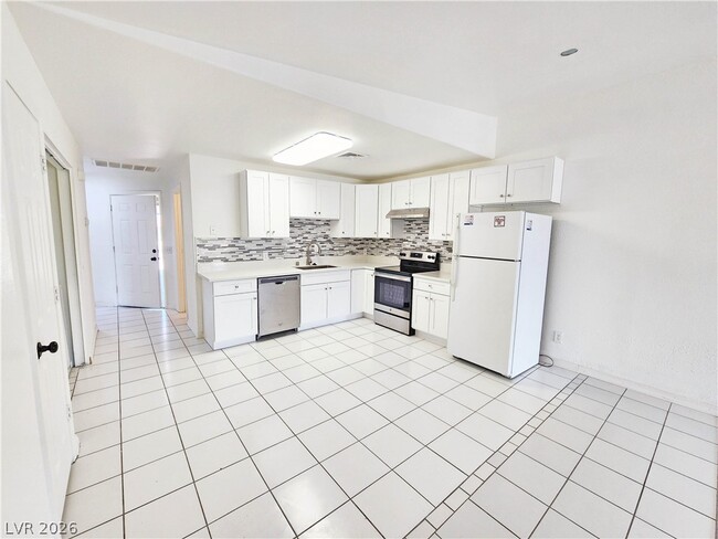 Building Photo - 1821 Pershing Ave