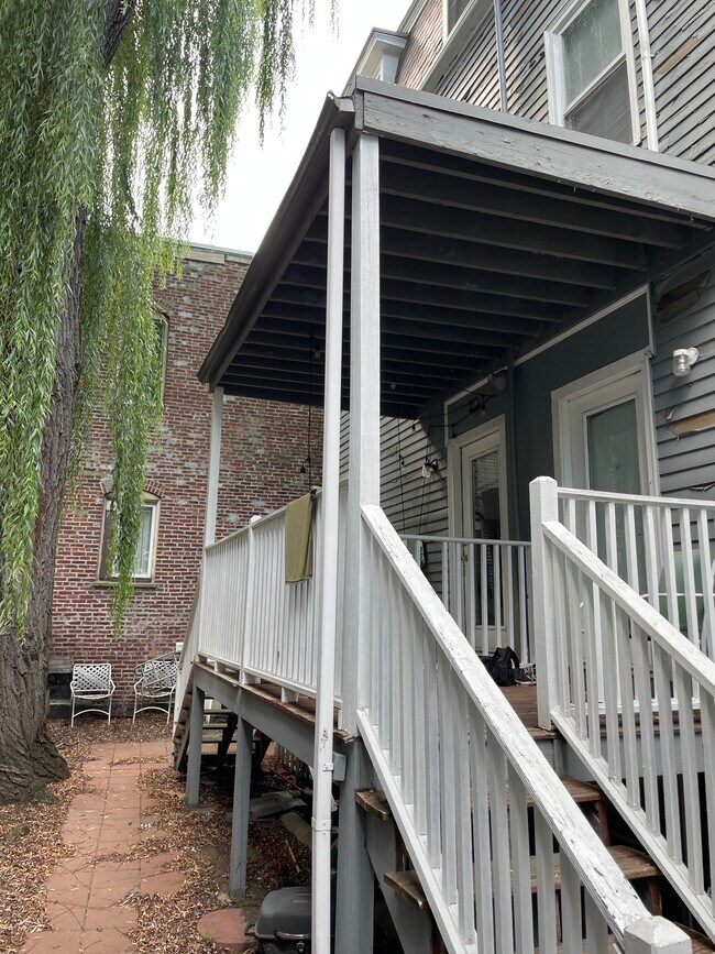 Building Photo - 6 Hingham St