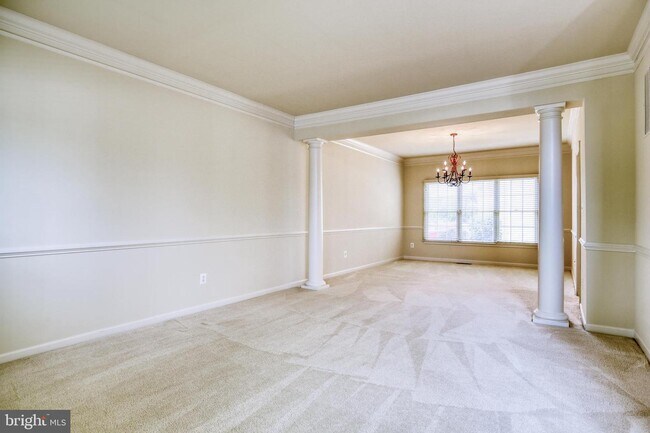 Building Photo - 1001 Meadow Ct