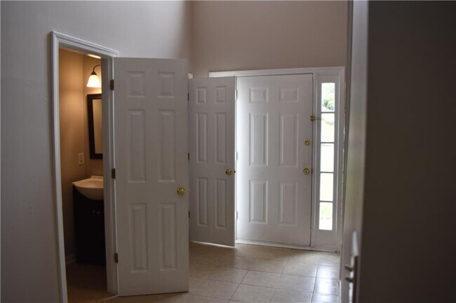 Building Photo - 610 Durham Ridge Dr NW