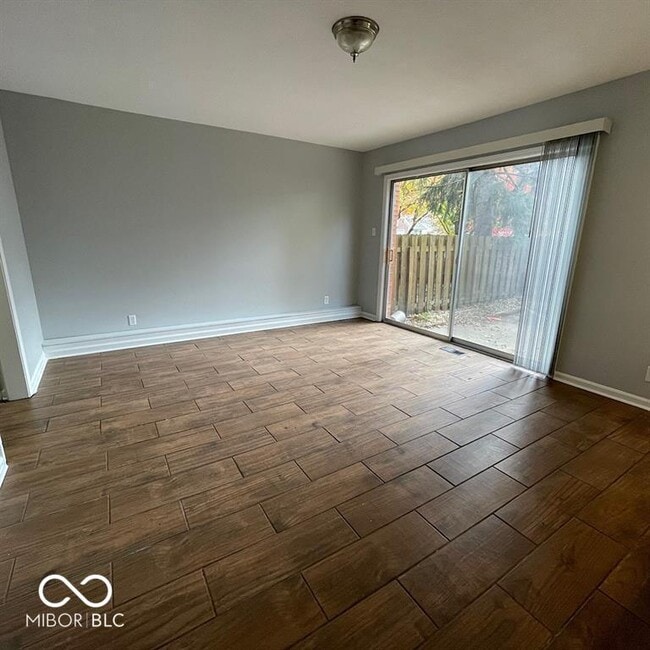 Building Photo - 1155 Canterbury Square S