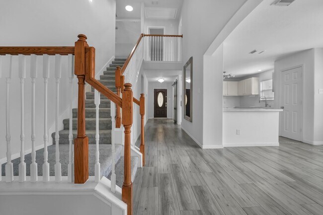 Building Photo - 6006 Barany Ct