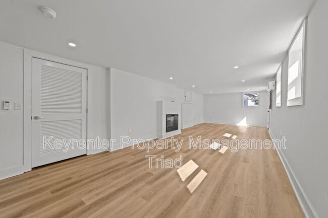 Building Photo - 3807 W Friendly Ave