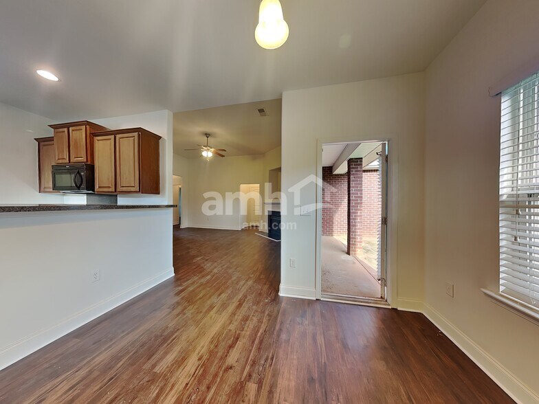 Building Photo - 439 W Rustling Leaves Ln