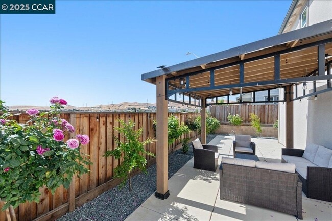 Building Photo - 300 Hideaway Ln