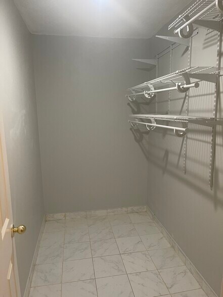 Building Photo - 3686 Lantern Walk Ln