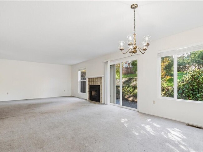 Building Photo - 1304 Foothill Dr