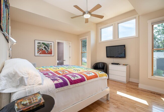 Building Photo - Charming Modern Home in Kenilworth